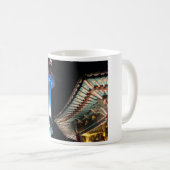 伝統的なソウルタワーのマグ コーヒーマグカップ (正面右)