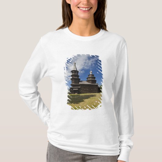伝統的なロシア正教会の木造教会 Tシャツ (正面)