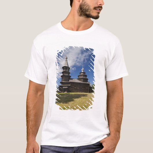 伝統的なロシア正教会の木造教会 Tシャツ (正面)