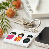 伝統的な日本人のKokeshiの芸者の人形 キーホルダー (正面右)