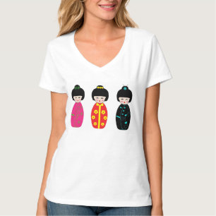 伝統的な日本人のKokeshiの芸者の人形 Tシャツ