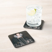 伝統的にMとして識別される女性のポートレート、 コースター (右側)