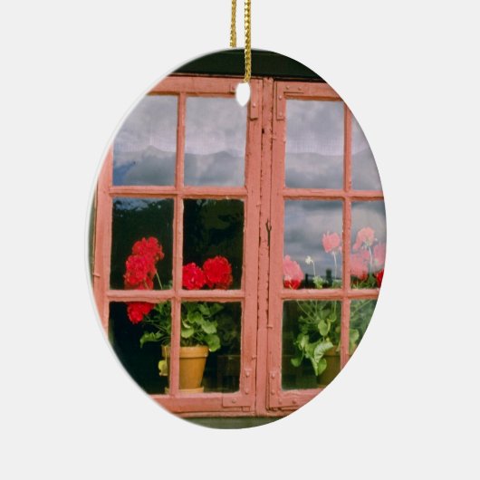 伝統的のの窓のすみれ色のゼラニウムHo セラミックオーナメント (右)
