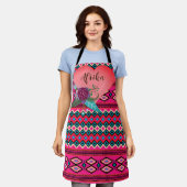 伝統的ピンクザティール(緑がかった色)ズルフォークパターン エプロン (着用した状態)