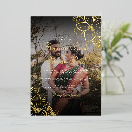 伝統的モダン金ゴールドメンディ結婚インディアン実在ズ 箔招待状 (立ち正面)