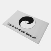 伝統的陰陽バランス神聖シンボル ドアマット (アングル)