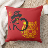 伝統的黄金の虎のシンボルレッド クッション (ブランケット)
