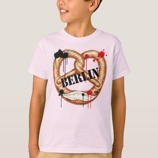 伝統的Berlin, Crispy Pretzel, by Natasha Us Tシャツ (正面)