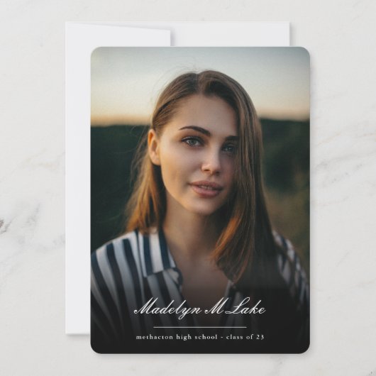 伝統的Script 2023卒業写真 招待状 (正面)