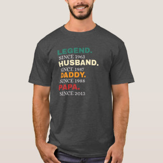 伝説の夫パパPapa Est. Tシャツ