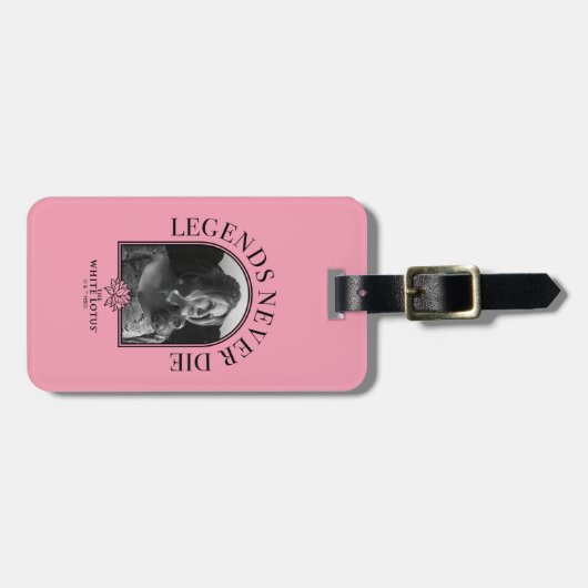 伝説は決して死なない – 白い蓮 ラゲッジタグ (正面横)