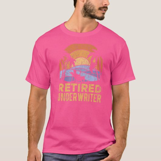 伝説は葬儀屋退職しただ Tシャツ (正面)