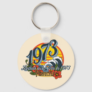 伝説は1973生まれ年のボタンにあった キーホルダー
