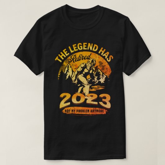 伝説は2023退職したおもしろいbigfoot退職している tシャツ (デザイン正面)