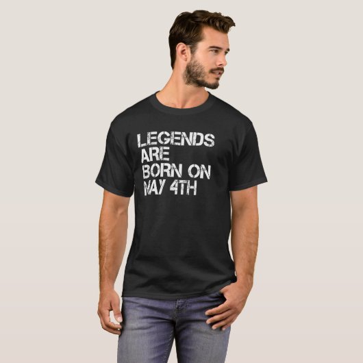 伝説は5月4日のおもしろいな誕生日のTシャツで生まれます Tシャツ (正面フル)