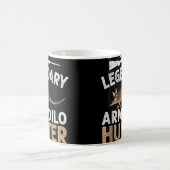 伝説的なアルマジロハンターおもしろいアルマジロスハウンティ コーヒーマグカップ (中央)