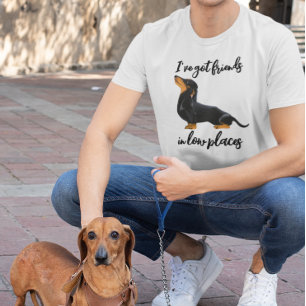 低いところに友達がいる ダックスフンド犬 Tシャツ