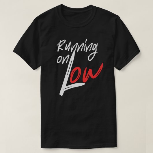 低エネルギーの日常を表す引用符デザイン Tシャツ (デザイン正面)