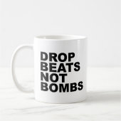 低下はない爆弾4を打ちます コーヒーマグカップ (左)