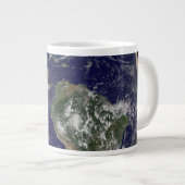 低圧システムを示す全地球。 ジャンボコーヒーマグカップ (正面右)