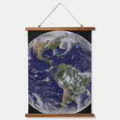 低圧システムを示す全地球。 吊り下げ型タペストリー (正面)