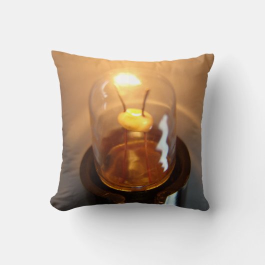 低白熱［赤熱］光を放つ電圧電球 クッション (正面)