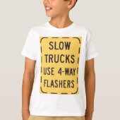 低速トラック道路標識 Tシャツ (正面)