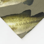 低音の魚釣りの人の中型のフリースブランケット フリースブランケット (角)