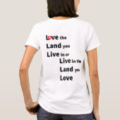 住んでいる土地を愛しなさい、あるいは愛する土地に住みなさい Tシャツ (裏面)