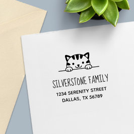 住所を覗きこむかわいい猫 セルフインキングスタンプ