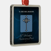 住職の10周年記念にパーソナライズ メタルオーナメント (右)