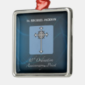 住職の10周年記念にパーソナライズ メタルオーナメント (左)