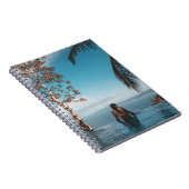 体で泳ぐ黒ビキニタップを着た女性 ノートブック (右側)