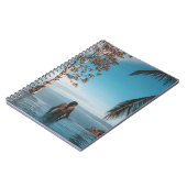 体で泳ぐ黒ビキニタップを着た女性 ノートブック (左側)