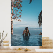 体で泳ぐ黒ビキニタップを着た女性 ポスター (キッチン)