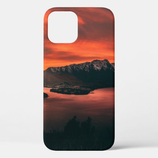 体のゴールデンアワーの山近くの水 Case-Mate iPhoneケース (裏面)