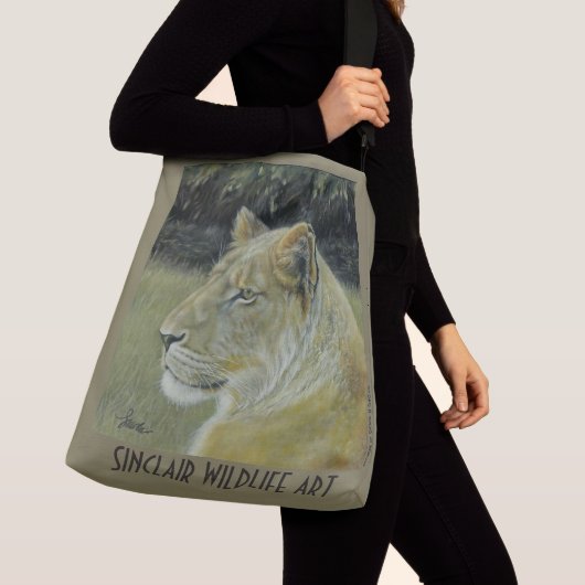 体バッグを渡るライオンはイメージの2味方しました クロスボディバッグ (クローズアップ)