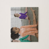 体操でストレッチする女の子 ジグソーパズル (縦)