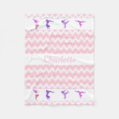 体操の女の子のパーソナライズな一流のピンクのシェブロン フリースブランケット (正面)