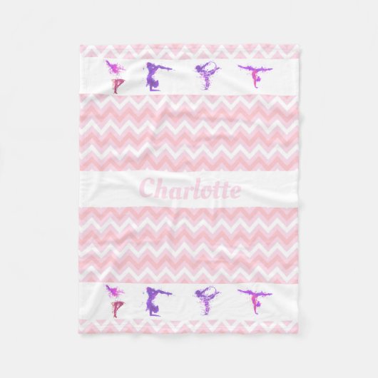 体操の女の子のパーソナライズな一流のピンクのシェブロン フリースブランケット (正面)