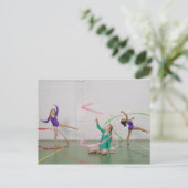 体操の女の子の踊りとリボン ポストカード (スタンド正面)