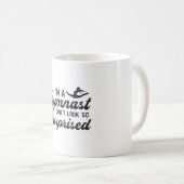 体操の私は体操選手なので驚いたように見えない コーヒーマグカップ (正面右)