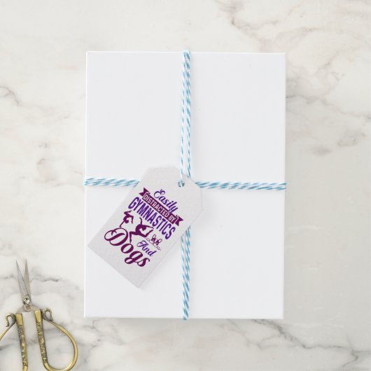 体操や犬に気を取られる ギフトタグ (より糸付き)