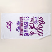 体操や犬に気を取られる ビーチタオル (正面)