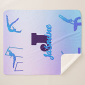 体操ガーリーブルーパープルモノグラムパーソナライズされた シェルパブランケット (正面(横))