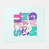 体操バックベンドアート(ピンク、紫、ティール(緑がかった色)) フリースブランケット (正面(横))