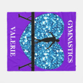 体操バランスビームパープルティール（緑がかった色） フリースブランケット (正面(横))