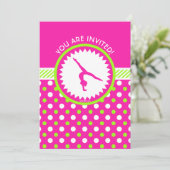 体操パーソナライズされたピンクグリーンポルカドット 招待状 (スタンド正面)