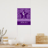 体操パープルチータプリントとモノグラム ポスター (キッチン)