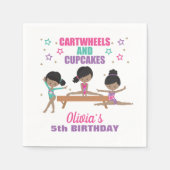 体操ピンクパープルターコイズガール誕生日昼寝 スタンダードカクテルナプキン (正面)